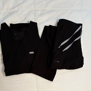 Figs Black Scrub Set with Gray Accents